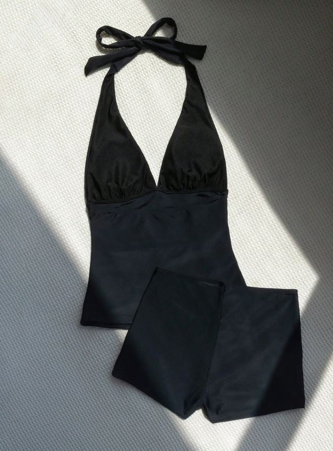 Traje de Baño con Top Halter y Shorts GE04