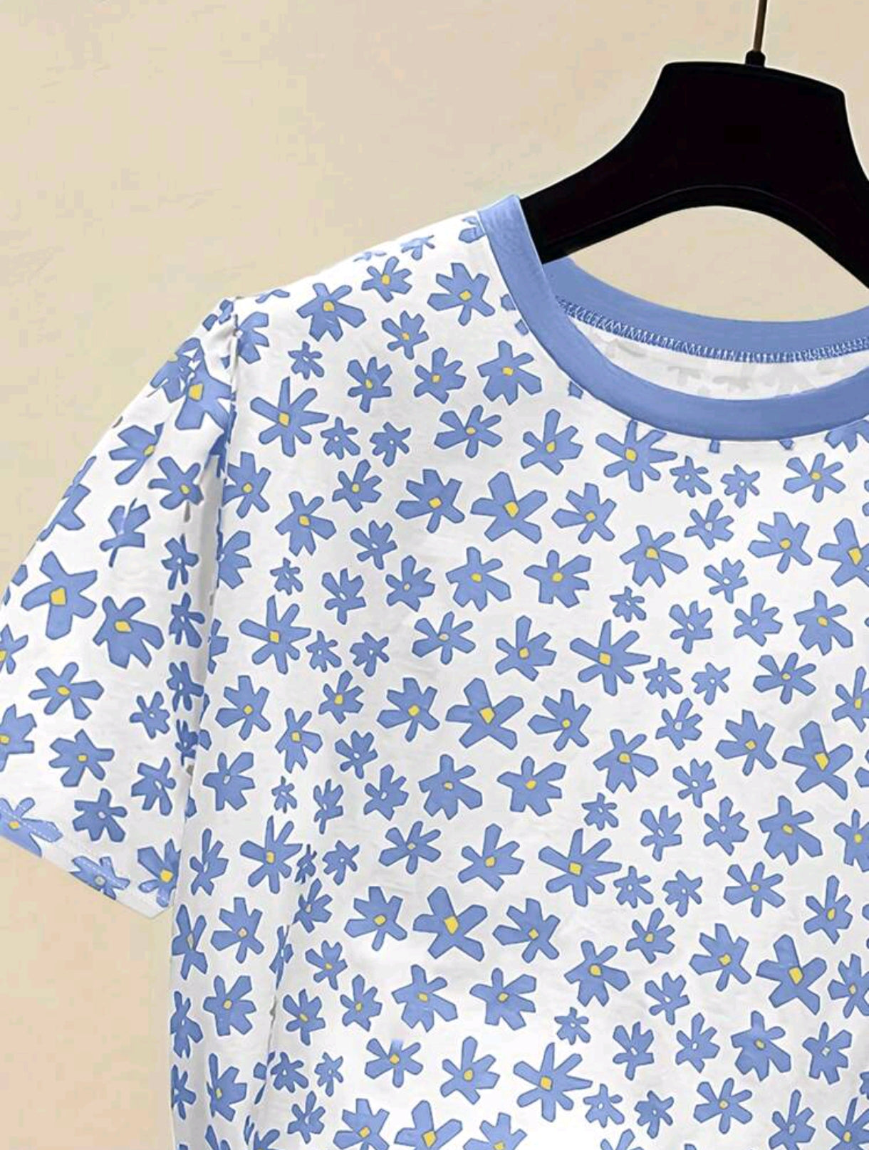 Camiseta grafica con estampado de flores A25QC08