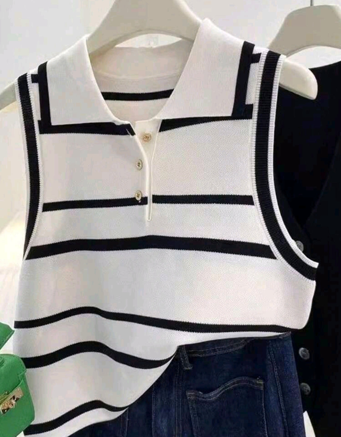 Chaleco de punto con cuello de polo a rayas A25PZ02